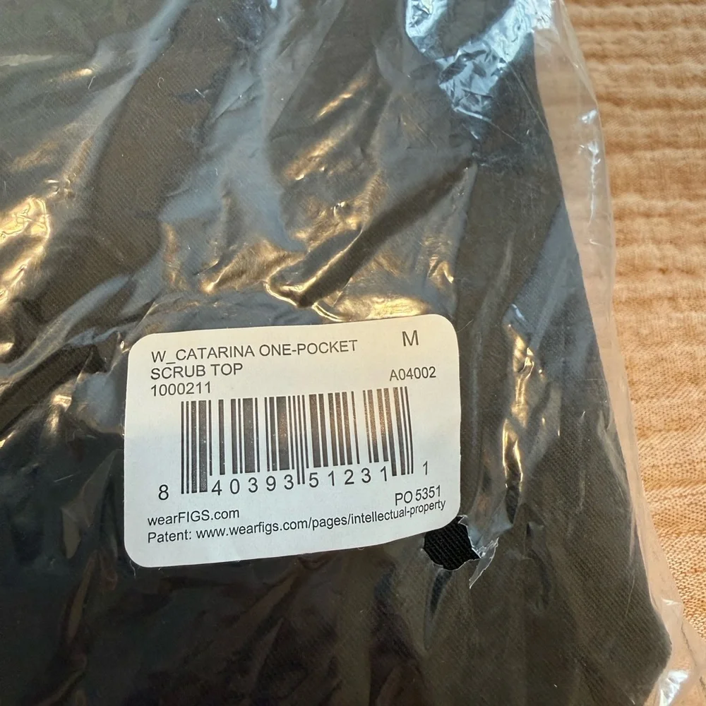Figs Black Catarina Scrub Top - Picture 3 of 3